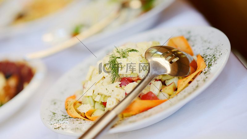 成都膨化食品代理：如何选择更专业可靠的合作伙伴**